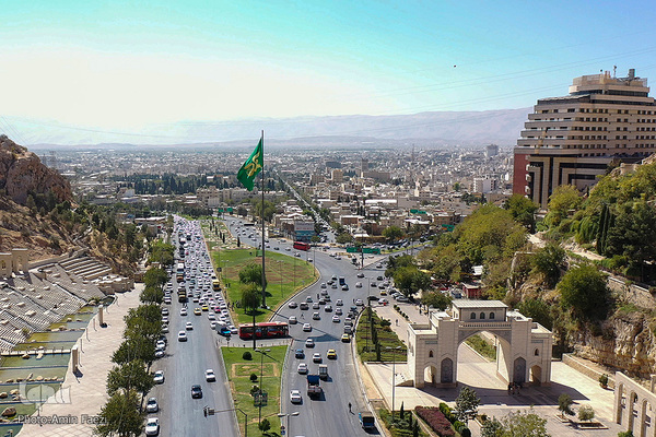 اهتزاز پرچم محمد(ص)، پیامبر رحمت در شیراز