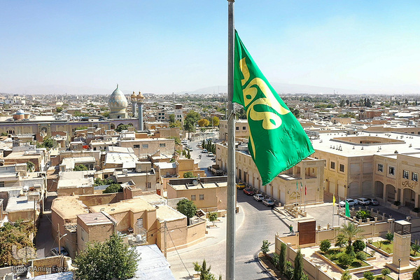 اهتزاز پرچم محمد(ص)، پیامبر رحمت در شیراز