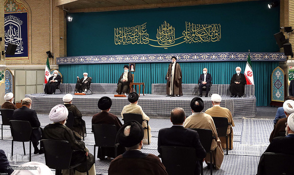 دیدار میهمانان کنفرانس وحدت اسلامى‌ و جمعی از مسئولان نظام با رهبر انقلاب