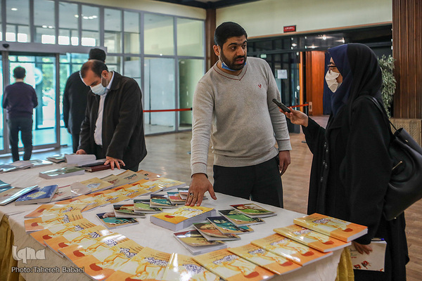 نمایشگاه مدرسه دانشجویی قرآن و عترت دانشگاه تهران