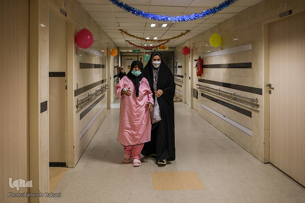 تجلیل و تکریم از مقام شامخ پرستاران و مدافعان سلامت به‌ویژه پرستاران نمونه قرآنی