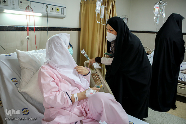 تجلیل و تکریم از مقام شامخ پرستاران و مدافعان سلامت به‌ویژه پرستاران نمونه قرآنی