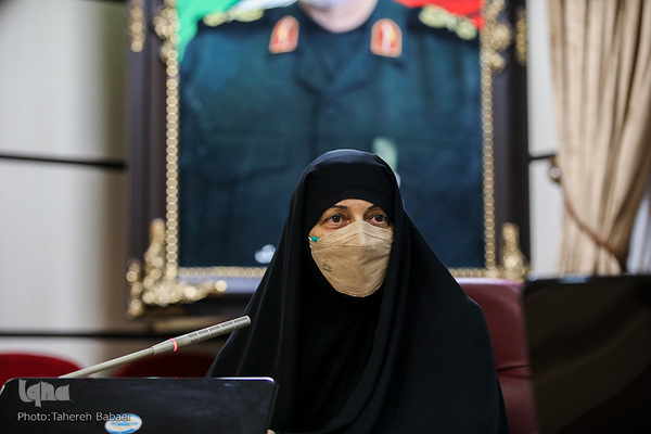 تجلیل و تکریم از مقام شامخ پرستاران و مدافعان سلامت به‌ویژه پرستاران نمونه قرآنی