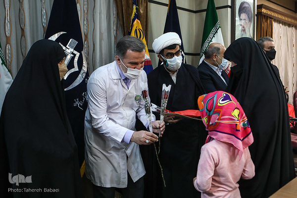 تجلیل و تکریم از مقام شامخ پرستاران و مدافعان سلامت به‌ویژه پرستاران نمونه قرآنی
