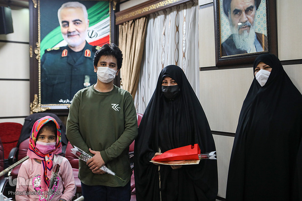 تجلیل و تکریم از مقام شامخ پرستاران و مدافعان سلامت به‌ویژه پرستاران نمونه قرآنی