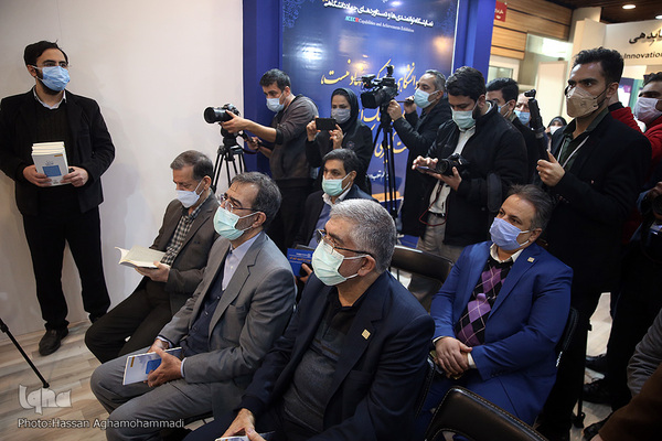 آئین رونمایی از کتاب «روایت یک رویش» گفتارهایی درباره زیست جهادی مرحوم سعید کاظمی آشتیانی، بنیانگذار پژوهشکده رویان جهاددانشگاهی