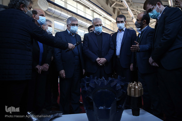 بازدید جواد اوجی، وزیر نفت از نمایشگاه توانمندی‌ها و دستاوردهای جهاددانشگاهی