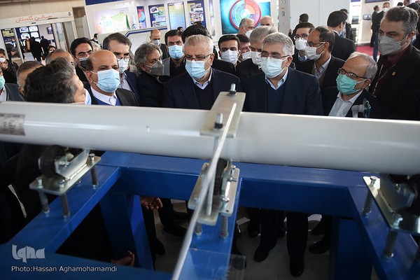 بازدید جواد اوجی، وزیر نفت از نمایشگاه توانمندی‌ها و دستاوردهای جهاددانشگاهی