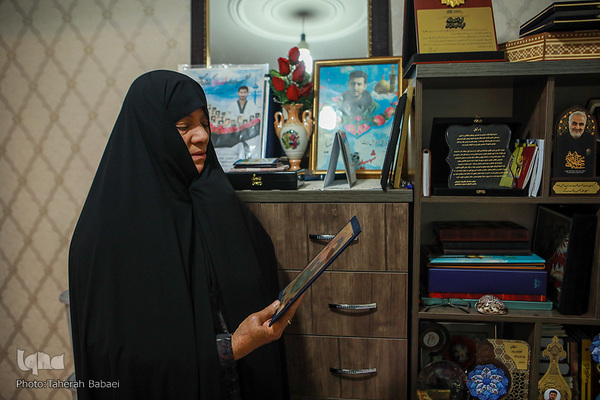 دیدار جامعه قرآنی با خانواده شهید وحید زمانی‌نیا