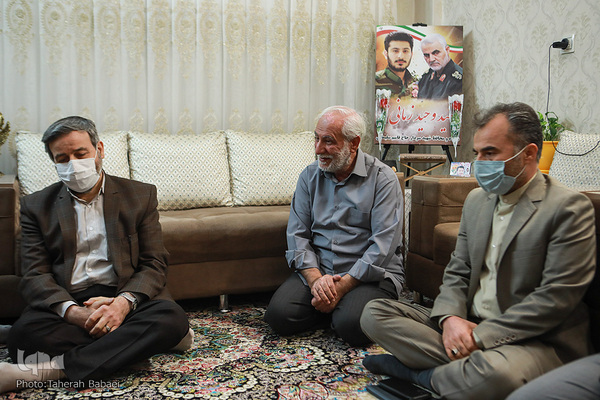 دیدار جامعه قرآنی با خانواده شهید وحید زمانی‌نیا