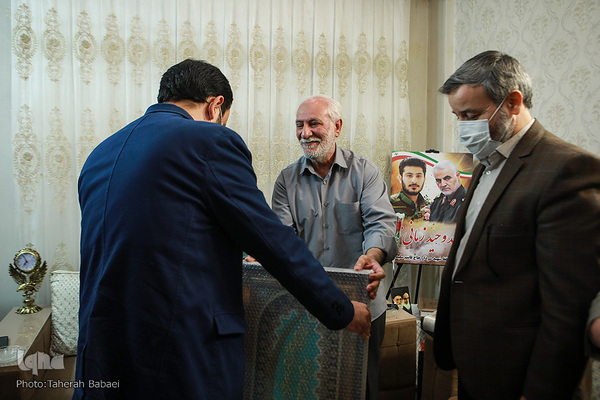 دیدار جامعه قرآنی با خانواده شهید وحید زمانی‌نیا