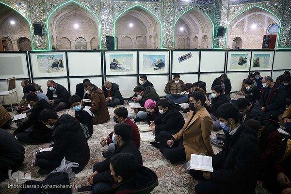 محفل انس با قران کاروان قرآنی انقلاب در امامزاده سید اسحاق(ع) ساوه