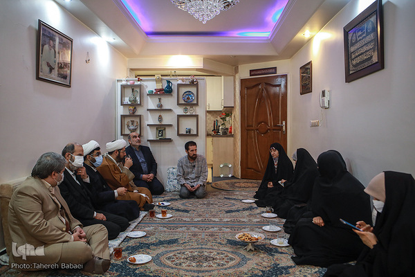 مراسم دیدار با چهار مادر قرآن و خانواده شهید