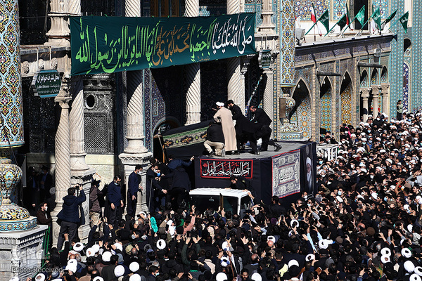 مراسم تشییع پیکر مرجع فقید شیعه، آیت‌الله‌ لطف‌الله صافی‌گلپایگانی (ره) در شهر مقدس قم