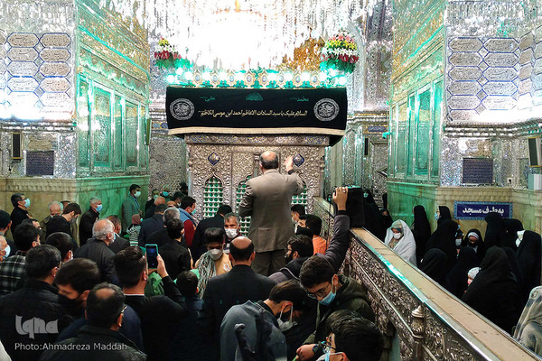 حرم شاهچراغ در سوگ باب‌الحوائج(ع)