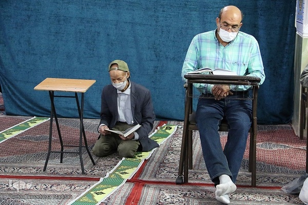 جزءخوانی و تفسیر قرآن در آستان مقدس علی ابن حمزه (ع) شیراز‎‎