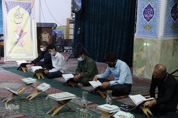 جزءخوانی و تفسیر قرآن در آستان مقدس علی ابن حمزه (ع) شیراز‎‎