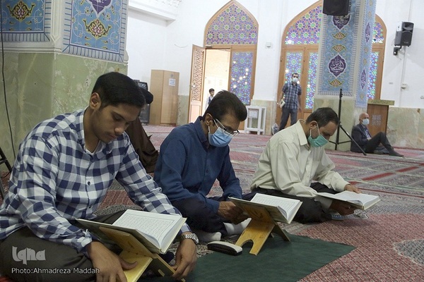 جزءخوانی و تفسیر قرآن در آستان مقدس علی ابن حمزه (ع) شیراز‎‎