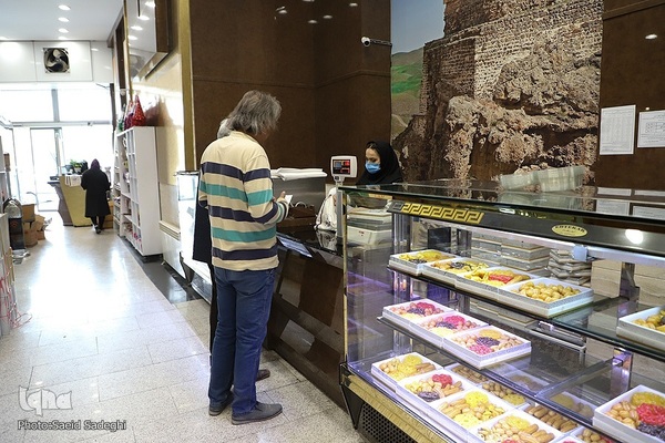 پخت نان و شیرینی افطار در تبریز‎‎