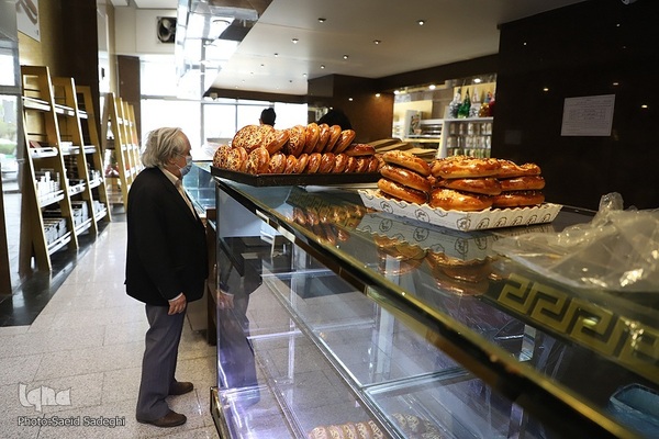 پخت نان و شیرینی افطار در تبریز‎‎