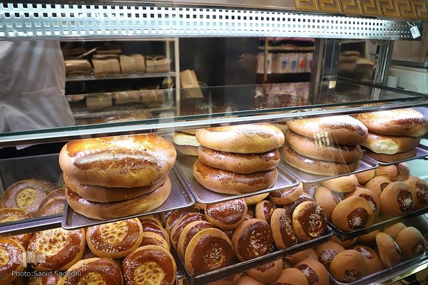 پخت نان و شیرینی افطار در تبریز‎‎