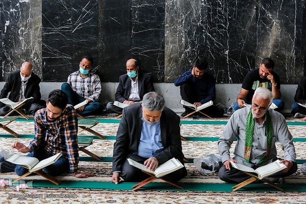 جزء‌خوانی قرآن کریم در حرم مطهر رضوی