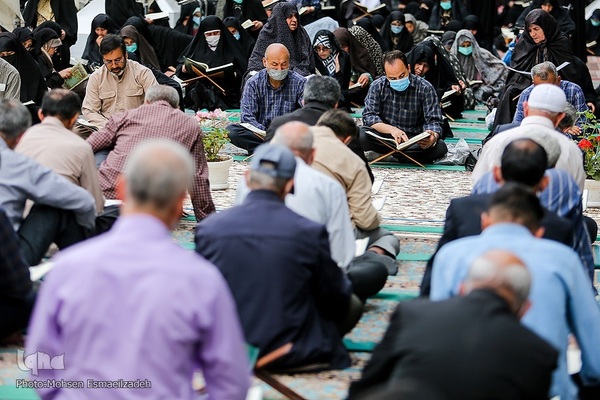 جزء‌خوانی قرآن کریم در حرم مطهر رضوی