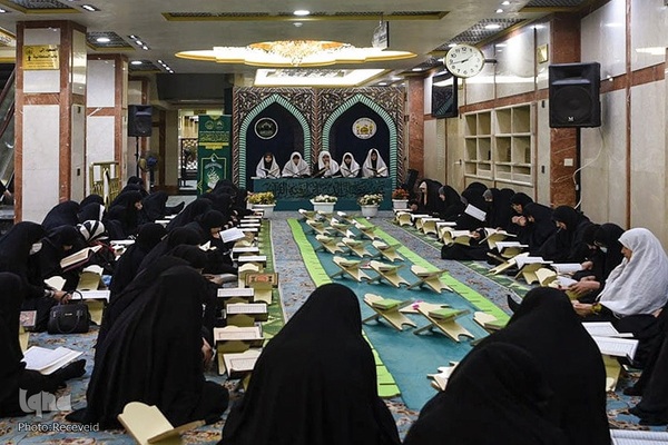 جز خوانی بانوان در حرم امام حسین