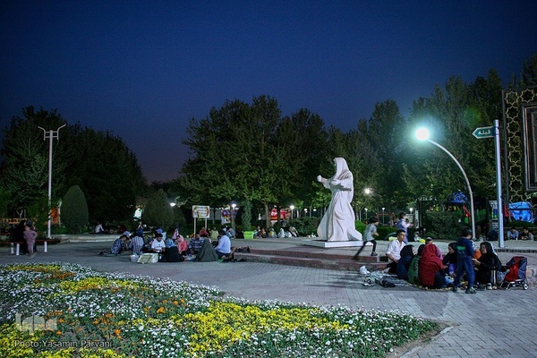 سفره‌های ساده افطار در پارک حجاب مشهد