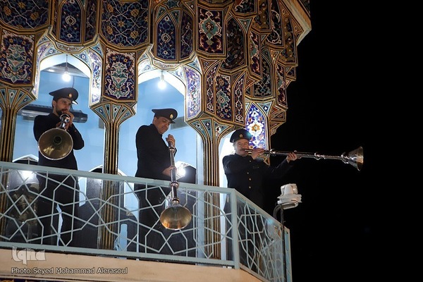 نقاره‌زنی سحرگاهی در حرم رضوی