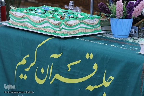 پانزدهمین محفل «ضیافت قرآنی در شب‌های آسمانی» در امامزاده ابراهیم شیراز‎‎