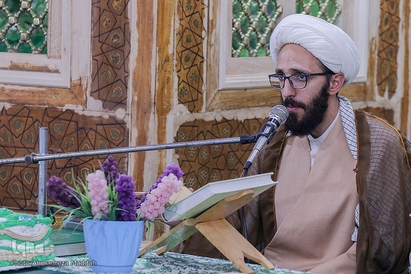 پانزدهمین محفل «ضیافت قرآنی در شب‌های آسمانی» در امامزاده ابراهیم شیراز‎‎