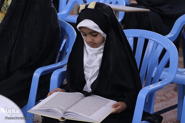 پانزدهمین محفل «ضیافت قرآنی در شب‌های آسمانی» در امامزاده ابراهیم شیراز‎‎