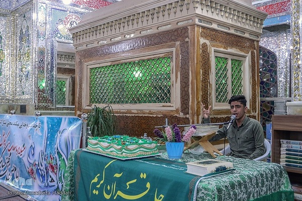 پانزدهمین محفل «ضیافت قرآنی در شب‌های آسمانی» در امامزاده ابراهیم شیراز‎‎