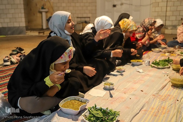 سفره افطار مؤسسه قرآنی«ریحانة‌الحسین» اهواز