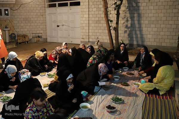 سفره افطار مؤسسه قرآنی«ریحانة‌الحسین» اهواز