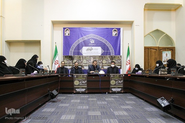 محفل انس با قرآن کریم از سوی شواری مشورتی بانوان معاونت قرآن و عترت وزارت فرهنگ وارشاد اسلامی