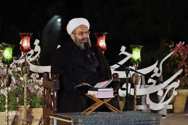 قرار بندگی؛ احیای شب ۲۱ رمضان در جوار آرامگاه حافظ