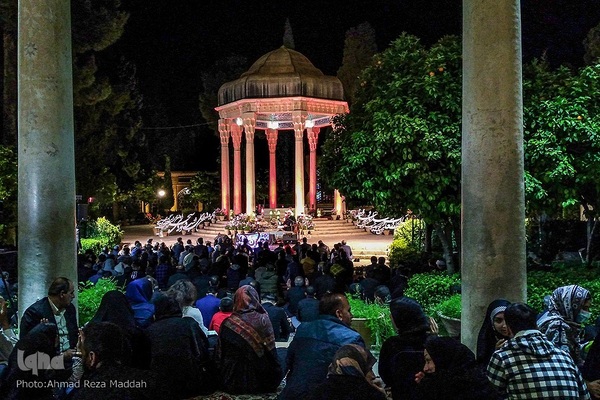 قرار بندگی؛ احیای شب ۲۱ رمضان در جوار آرامگاه حافظ