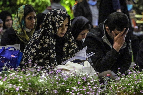 قرار بندگی؛ احیای شب ۲۱ رمضان در جوار آرامگاه حافظ