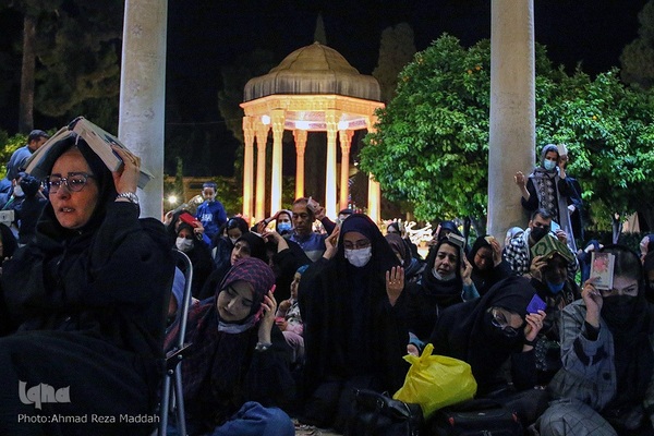 قرار بندگی؛ احیای شب ۲۱ رمضان در جوار آرامگاه حافظ