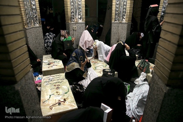 مراسم احیای شب بیست‌و‌سوم ماه مبارک رمضان در بقعه متبرکه امامزاده سید جعفر(ع) و حمیده خاتون (س) محله باغ‌ فیض 