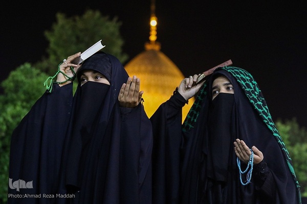 مراسم احیای شب قدر بیست و سوم ماه رمضان درحرم مطهر حضرت احمدبن موسی، شاهچراغ (ع) در شیراز 