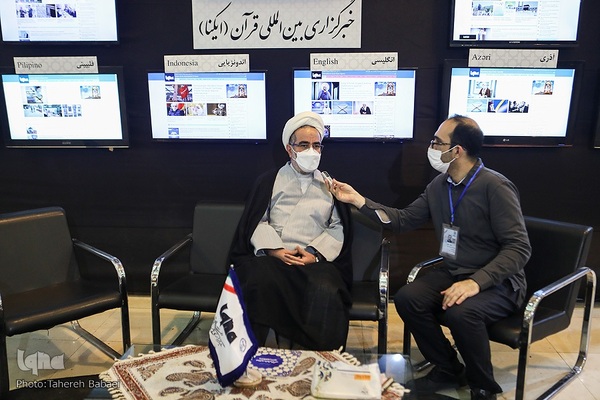 بازدید حجت الاسلام احمد رهدار، رئیس اداره عقیدتی سیاسی ستاد ارتش از غرفه ایکنا