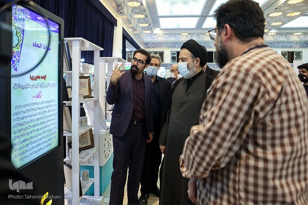 بازدید حجت‌الاسلام و المسلمین سیدعبدالفتاح نواب، نماینده ولی فقیه در امور حج و زیارت از غرفه ایکنا