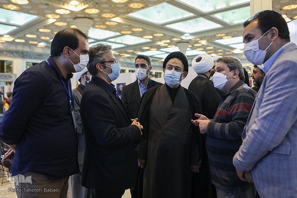 بازدید حجت‌الاسلام و المسلمین سیدعبدالفتاح نواب، نماینده ولی فقیه در امور حج و زیارت از غرفه ایکنا