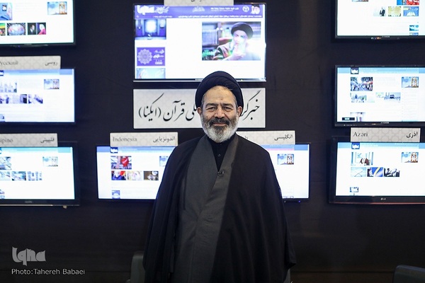 بازدید حجت‌الاسلام و المسلمین سیدعبدالفتاح نواب، نماینده ولی فقیه در امور حج و زیارت از غرفه ایکنا