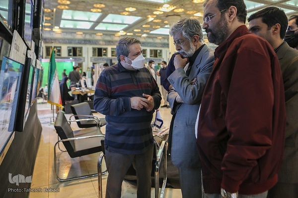 بازدید غلامعلی حداد عادل عضو مجمع تشخیص مصلحت نظام، از غرفه ایکنا