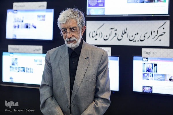 بازدید غلامعلی حداد عادل عضو مجمع تشخیص مصلحت نظام، از غرفه ایکنا