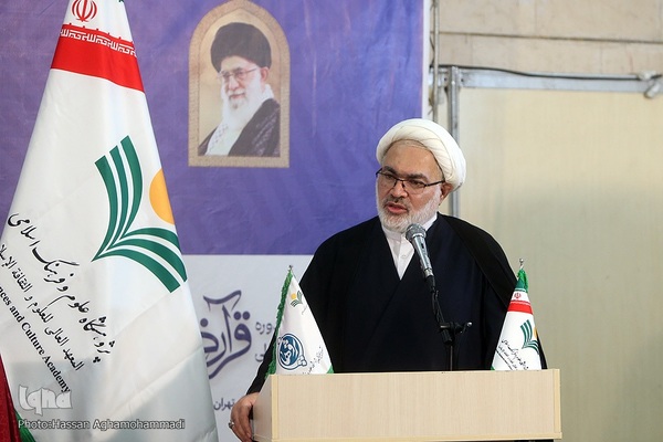 مراسم رونمایی از جدیدترین نرم افزارهای موبایلی پژوهشگاه علوم و فرهنگ اسلامی در نمایشگاه قرآن